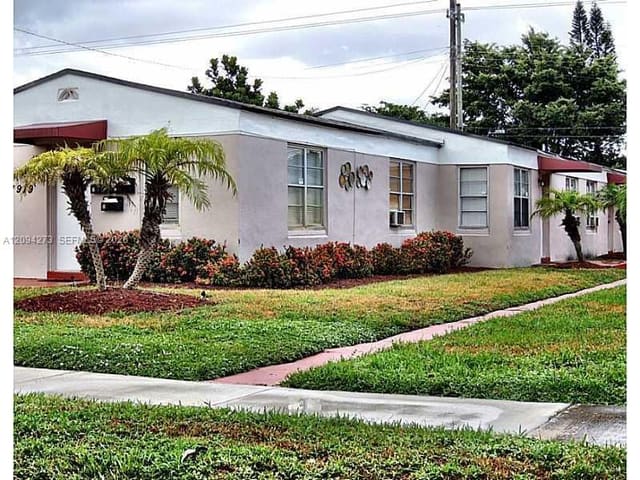 1919 Buchanan Street, Hollywood, FL 33020