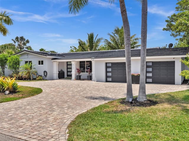5121 NE 30th Terrace, Lighthouse Point, FL 33064