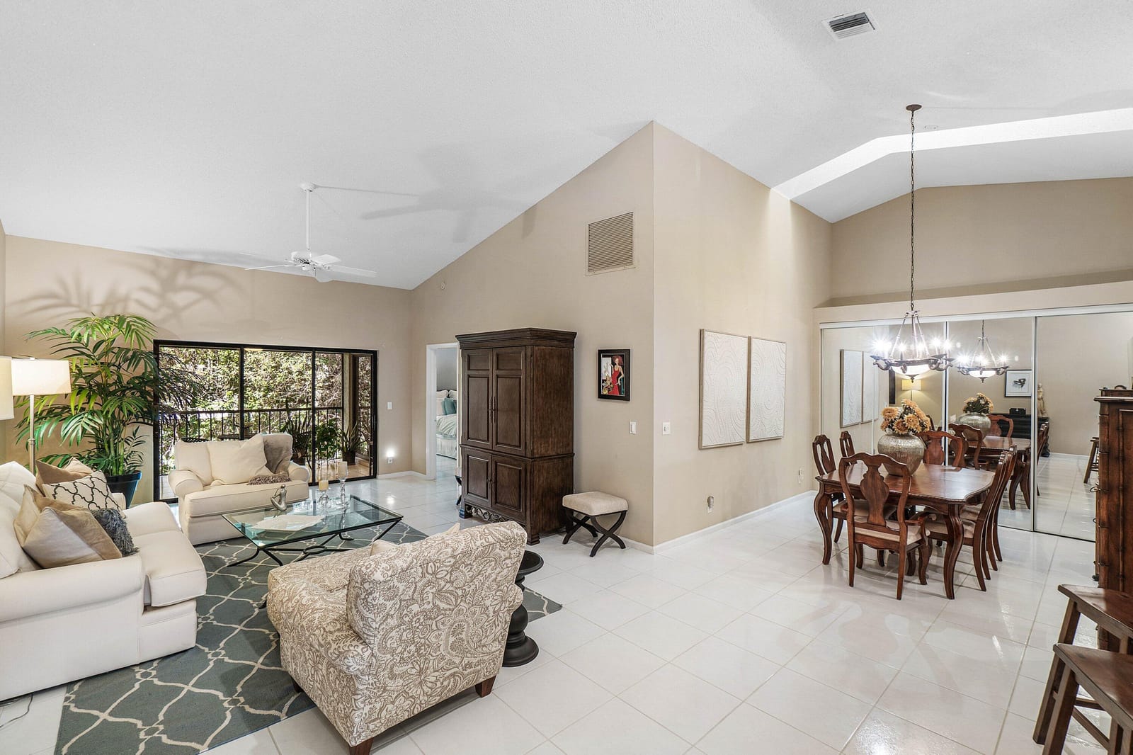 9711 PAVAROTTI Terrace 202