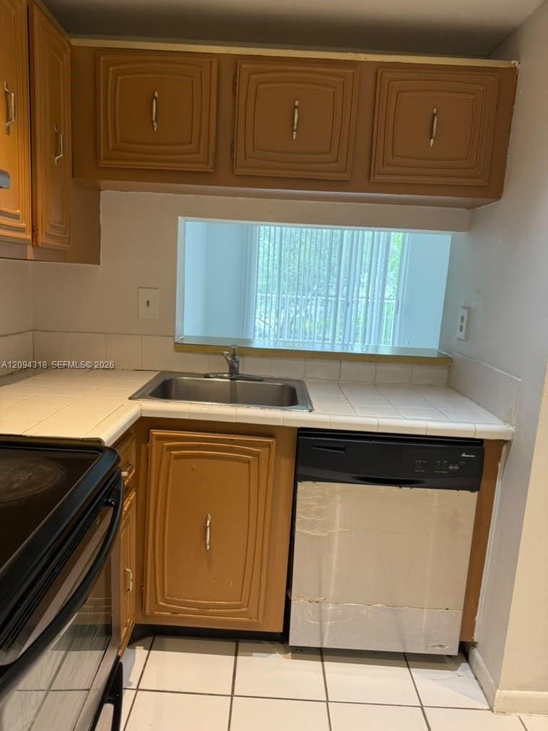 484 NW 165th St Road A-311 — photo 8