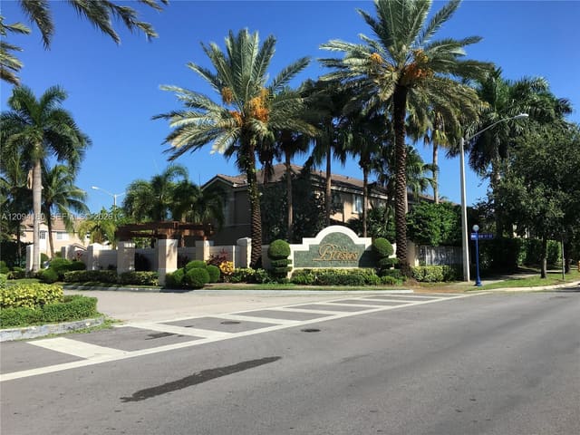 5600 NW 114th Place 202, Doral, FL 33178