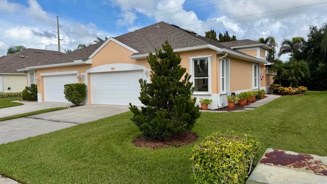 433 N Tangerine Square SW, Vero Beach, FL 32968