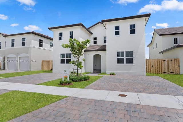 27301 SW 133 Path, Villas Of Sunrise, Homestead, FL