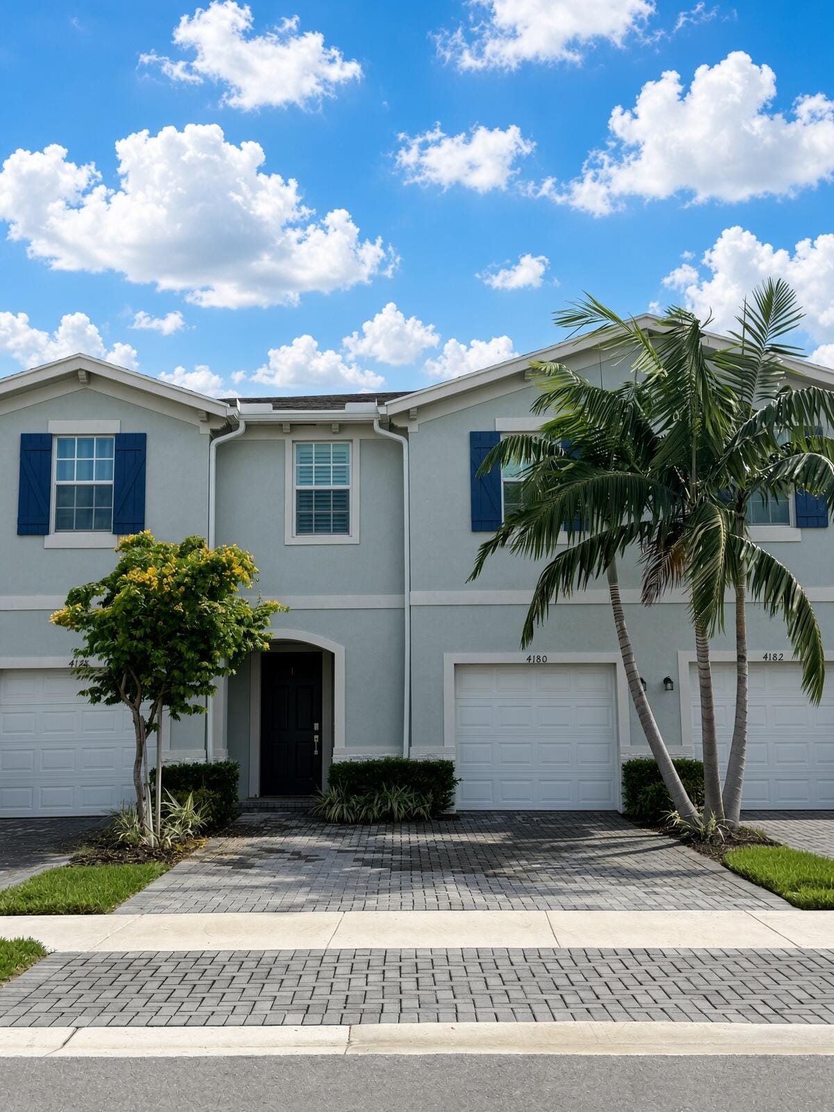 4180 Lagoon Shore Drive — photo 2