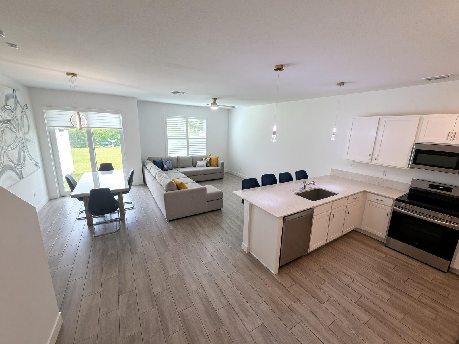 4180 Lagoon Shore Drive — photo 9