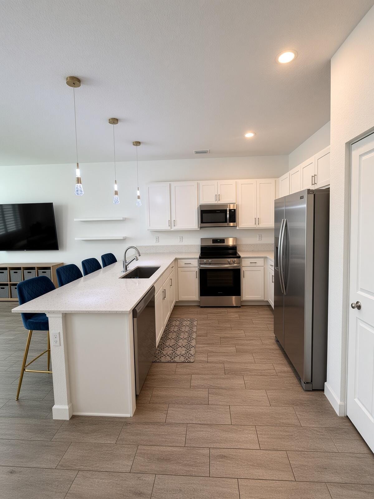 4180 Lagoon Shore Drive — photo 10