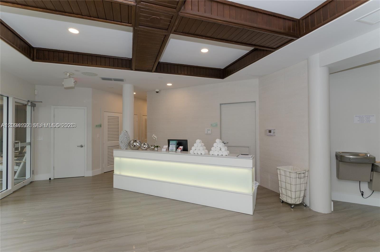 20281 E Country Club Drive 305, Aventura, FL 33180 photo 28
