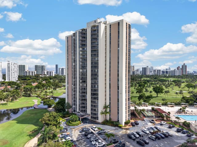 20379 W COUNTRY CLUB Drive 1139, Aventura, FL 33180