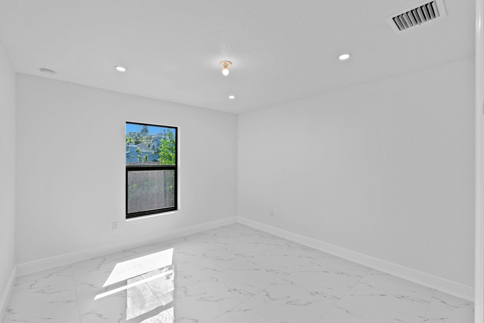 616 S Pine Street B — photo 8