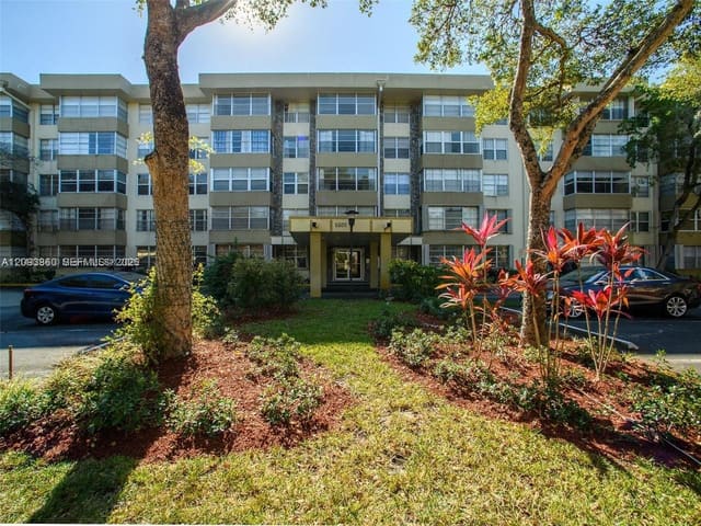 6600 Cypress Road 405, Plantation, FL 33317