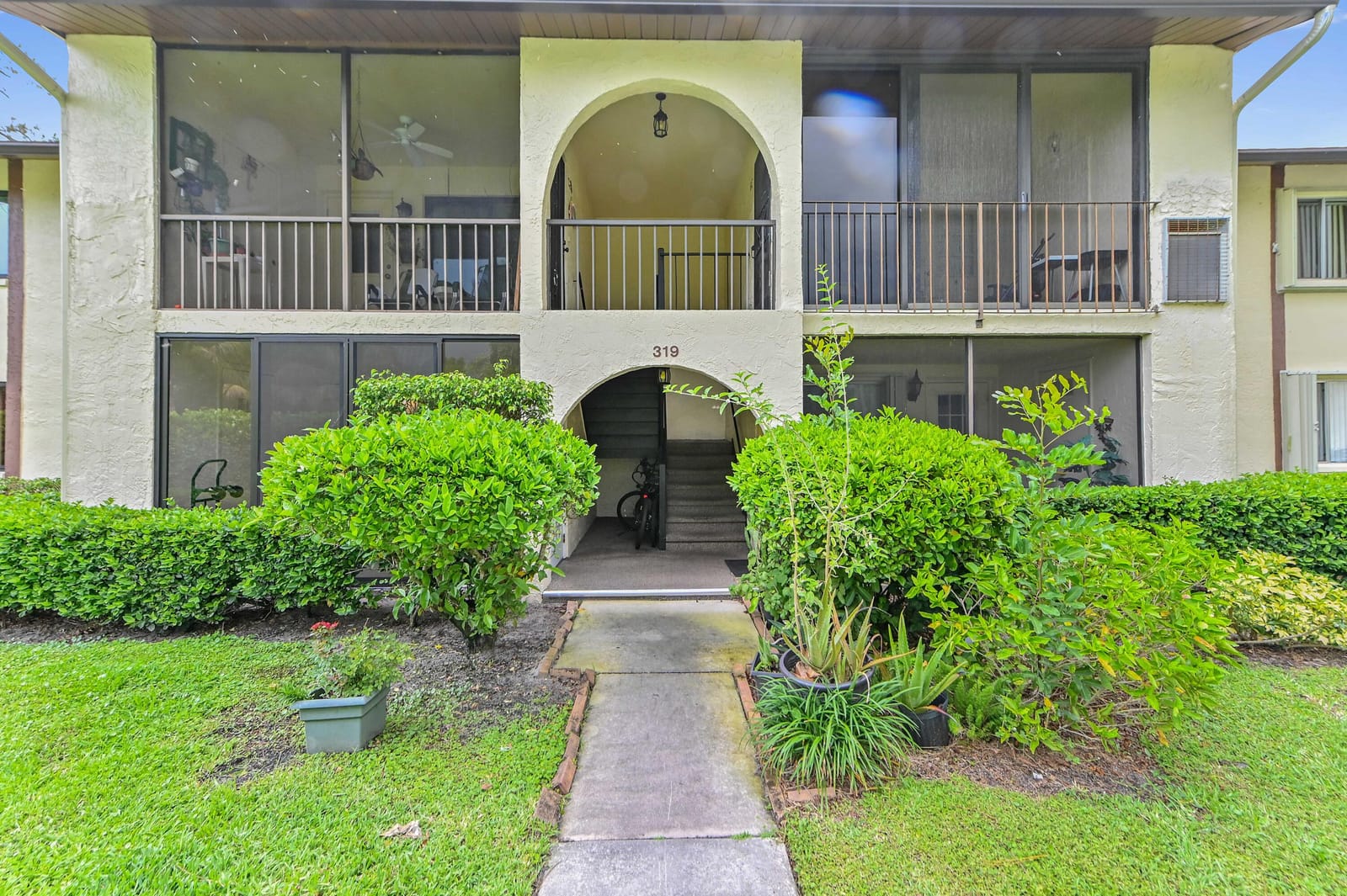 319 Knotty Pine Circle C-1 — photo 2