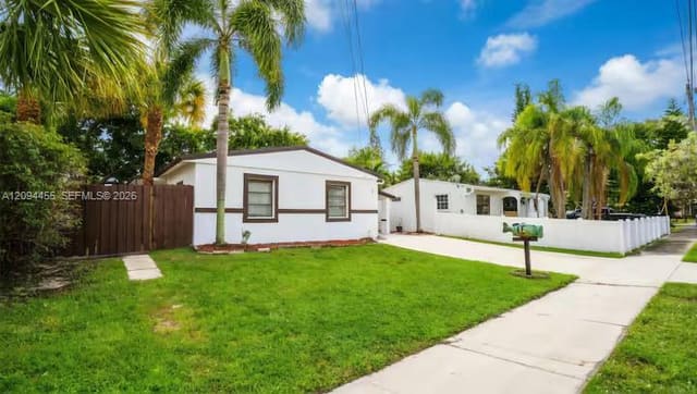 2634 Thomas Street, Hollywood, FL 33020