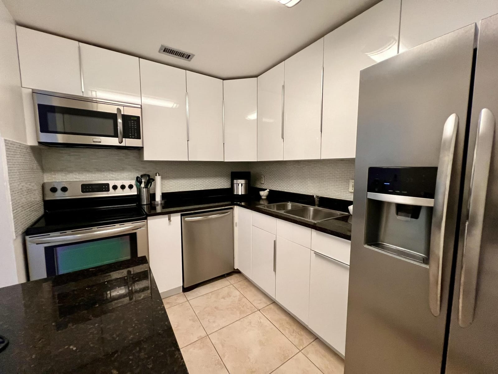 6421 BAY CLUB Drive 3 — photo 4