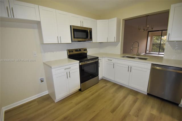 8592 W Sunrise Boulevard 303, Plantation, FL 33322