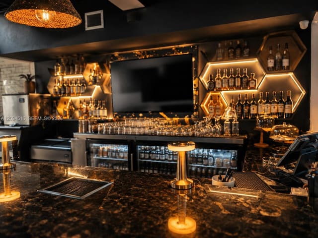 Latin Restaurant W/ 4cop, Boca Raton, FL 33432