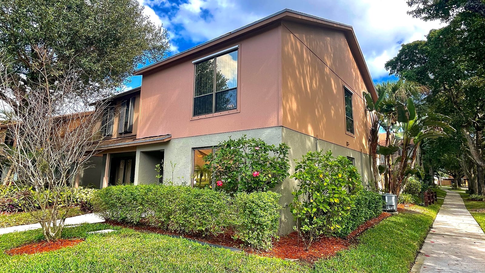 501 SANDTREE Drive, Palm Beach Gardens, FL 33403 photo 2
