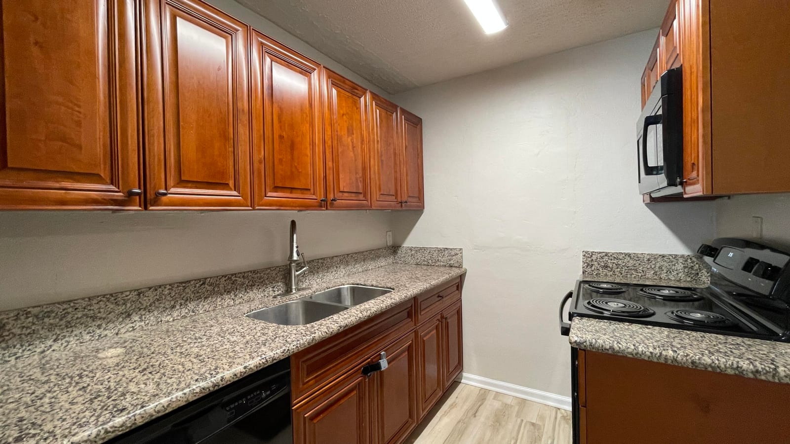 116 E CENTRAL Boulevard — photo 6