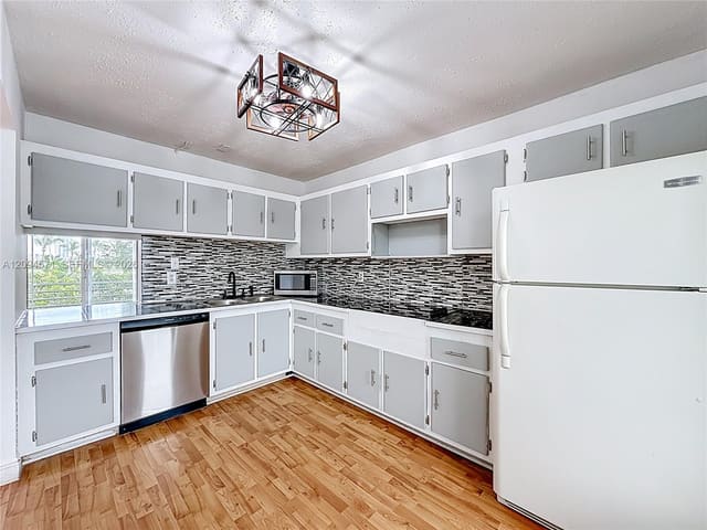 1000 NE 14th Avenue 411, Hallandale Beach, FL 33009