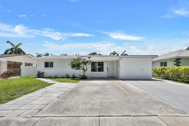 814 NE 4th Street 814, Hallandale Beach, FL 33009