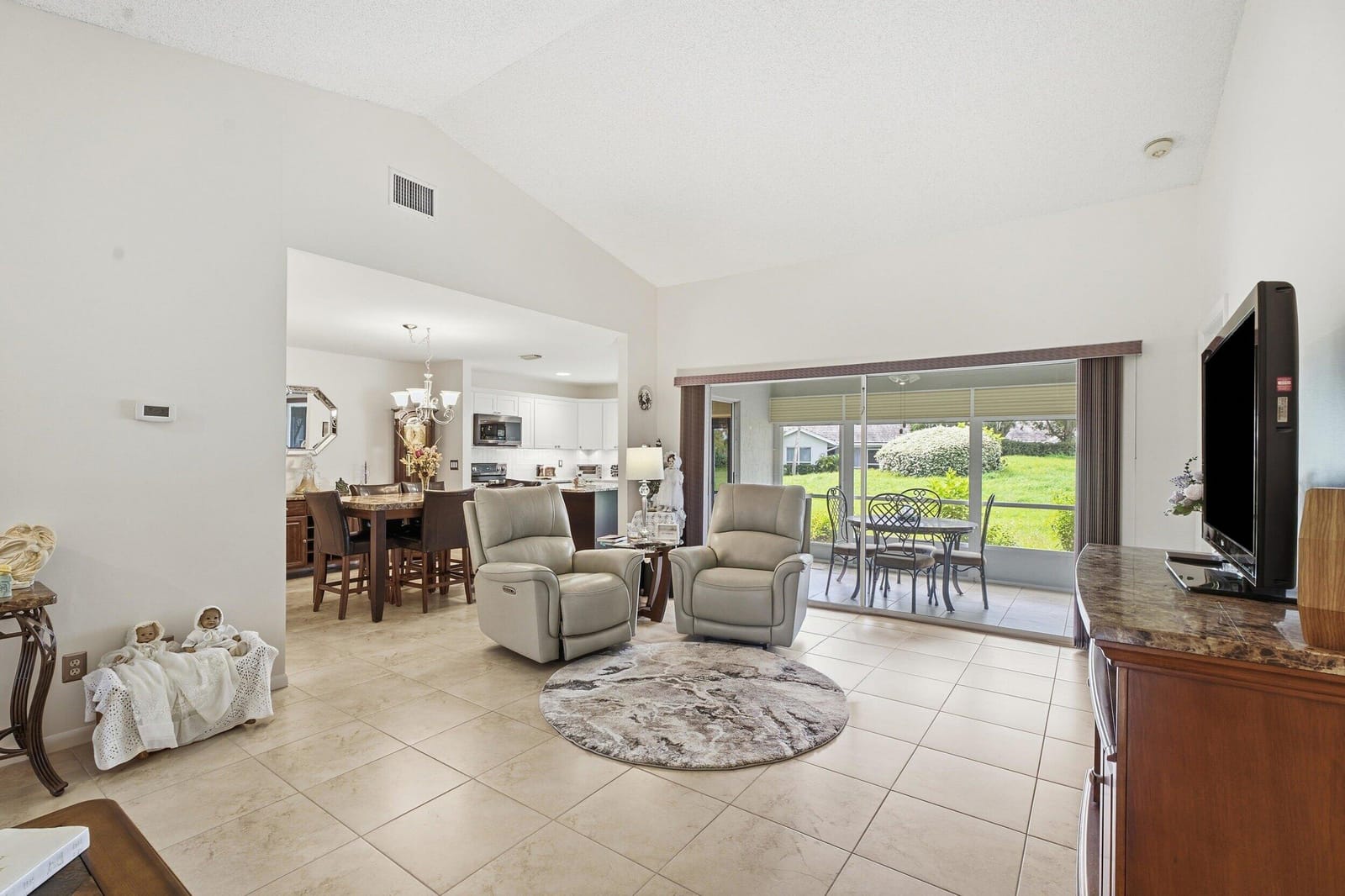 3310 SW Villa Place — photo 4