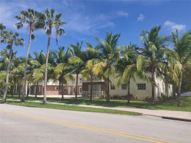 100 N Sunrise Drive 28, Key Biscayne, FL 33149
