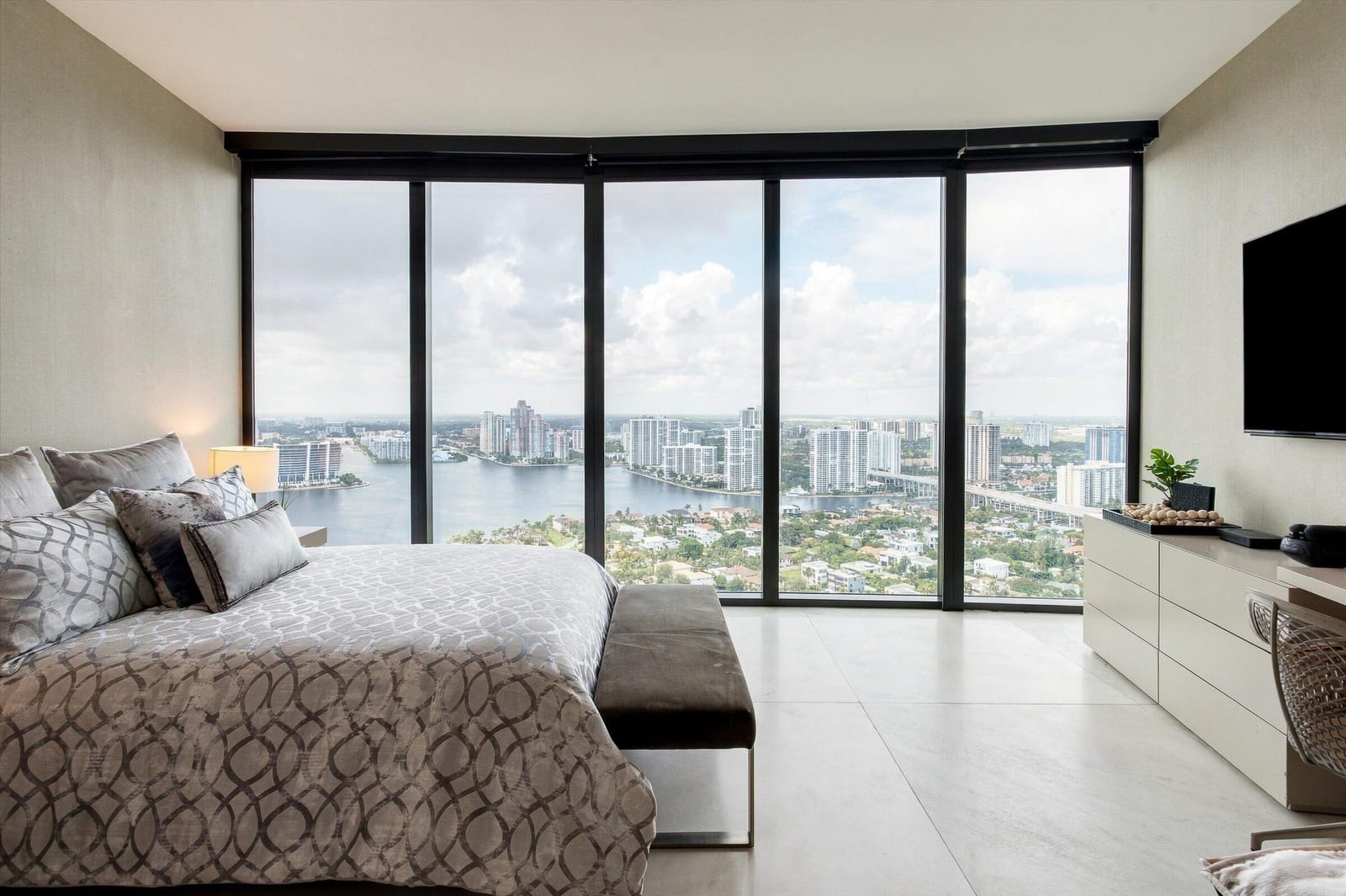 18555 Collins Avenue 3303, Sunny Isles Beach, FL 33160 photo 22