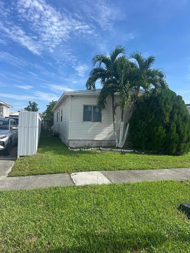 21551 NW 3rd Place, Pembroke Pines, FL 33029