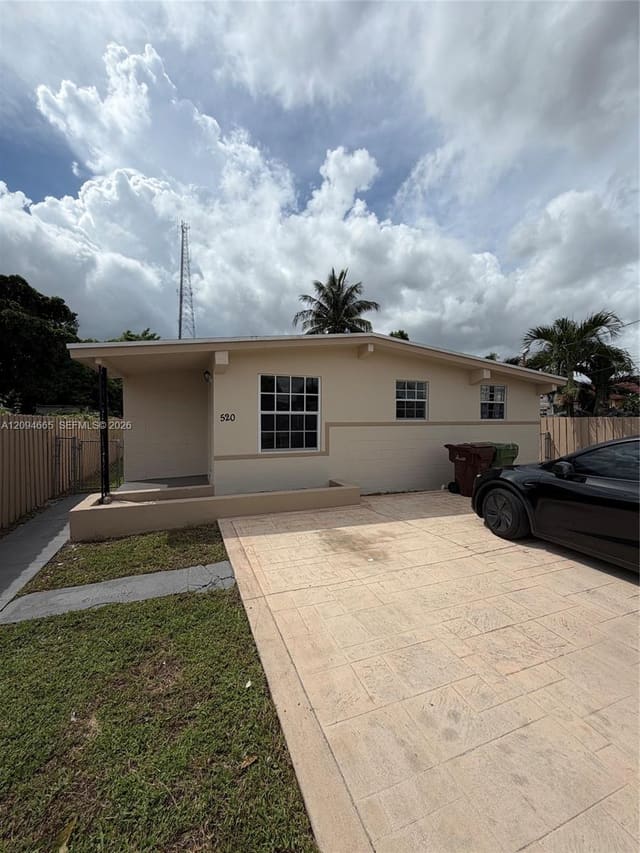 520 W 22nd Street, Hialeah, FL 33010