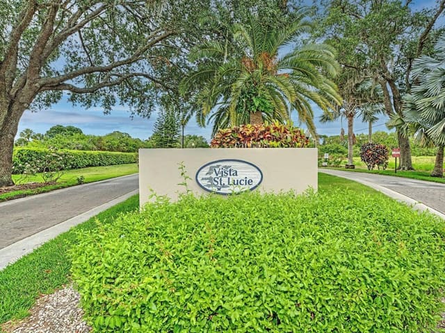 10 LAKE VISTA Trail 206, Port St. Lucie, FL 34952