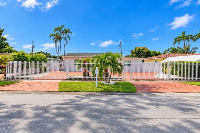 7280 SW 13th Street, Miami, FL 33144