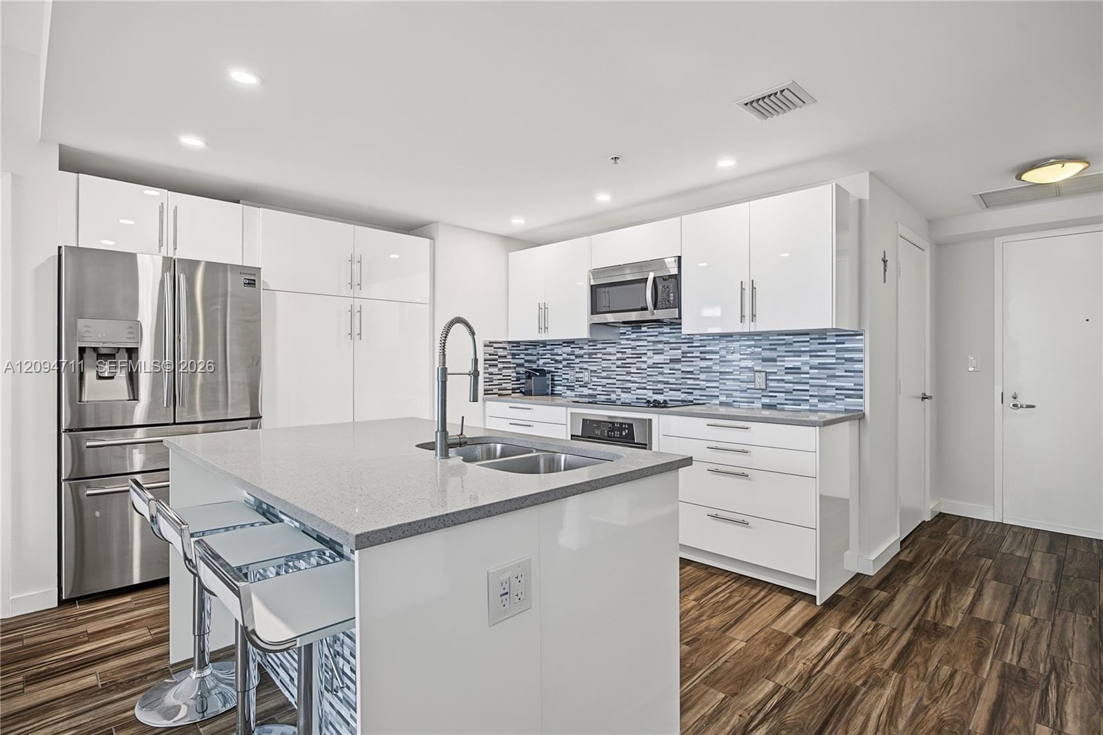 1900 N Bayshore Drive 3604 — photo 2