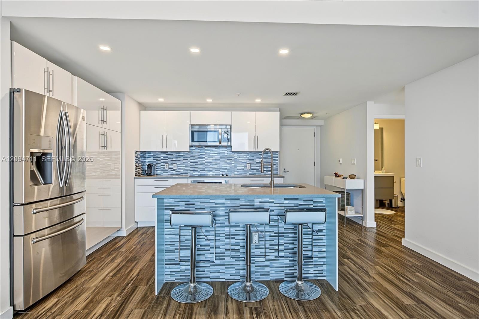 1900 N Bayshore Drive 3604 — photo 3