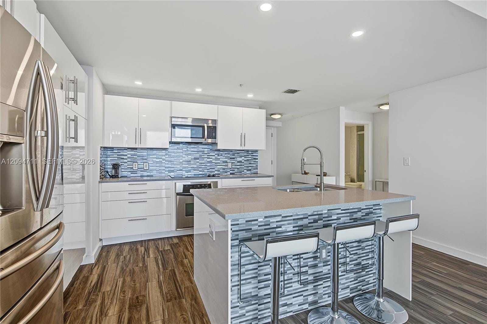 1900 N Bayshore Drive 3604 — photo 4