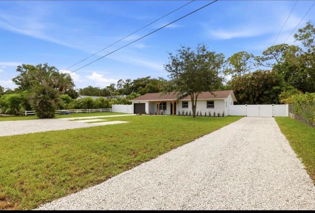 15409 Los Angeles Drive, Loxahatchee, FL 33470