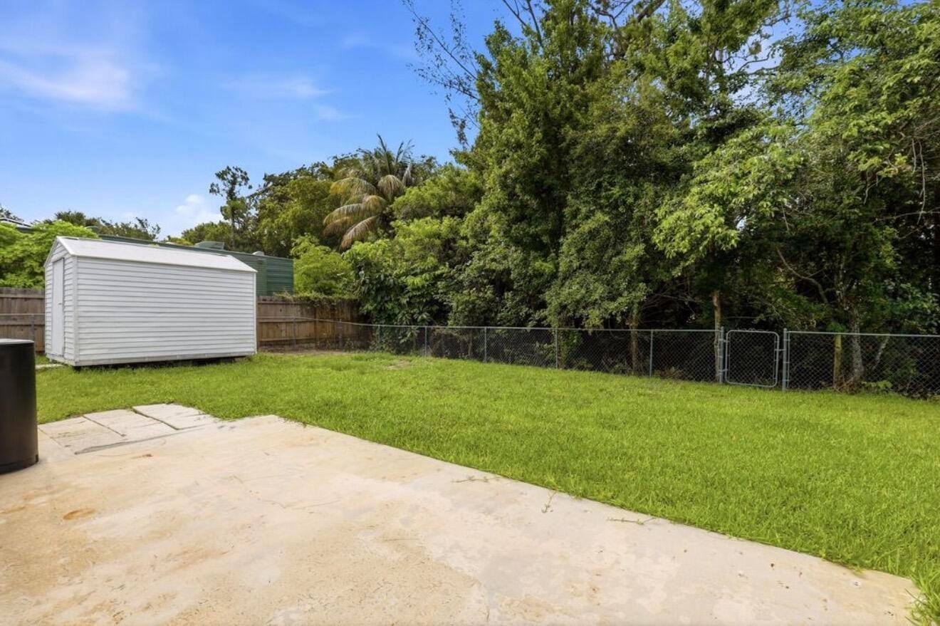 15409 Los Angeles Drive — photo 7