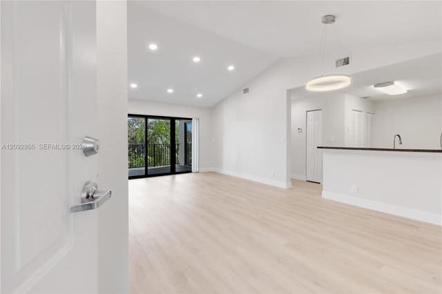 10125 W Sunrise Boulevard 302, Plantation, FL 33322