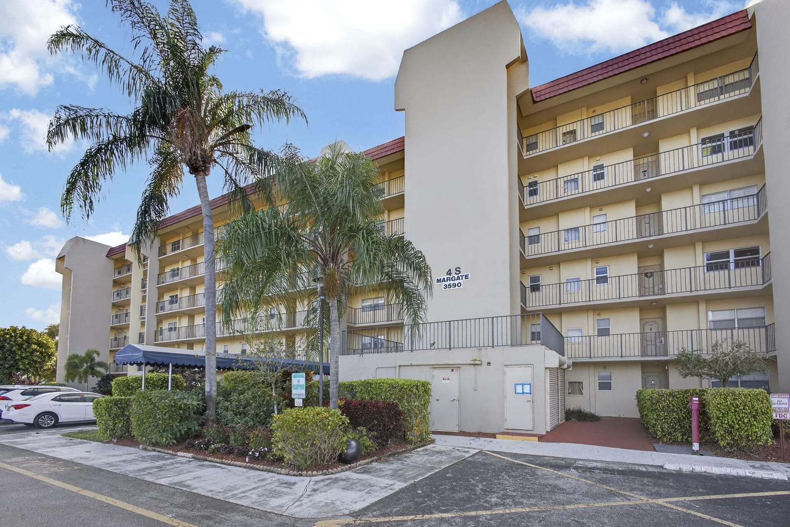 3590 Via Poinciana 202 — photo 2