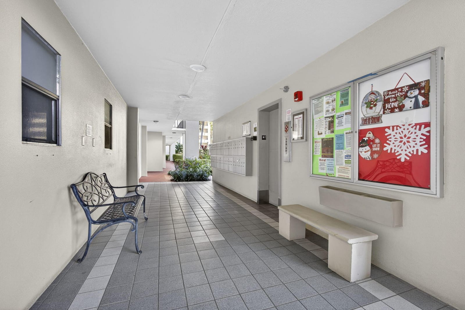 3590 Via Poinciana 202 — photo 3
