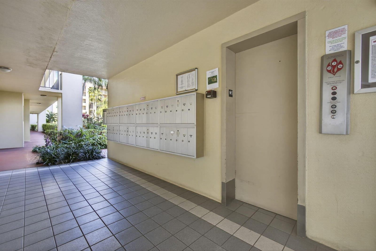 3590 Via Poinciana 202 — photo 4