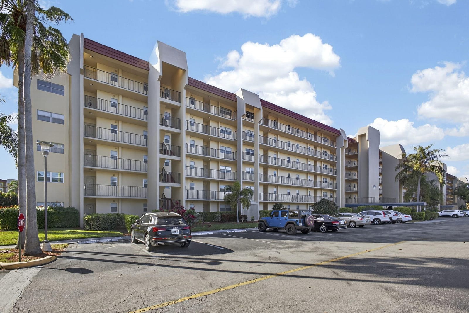 3590 Via Poinciana 202