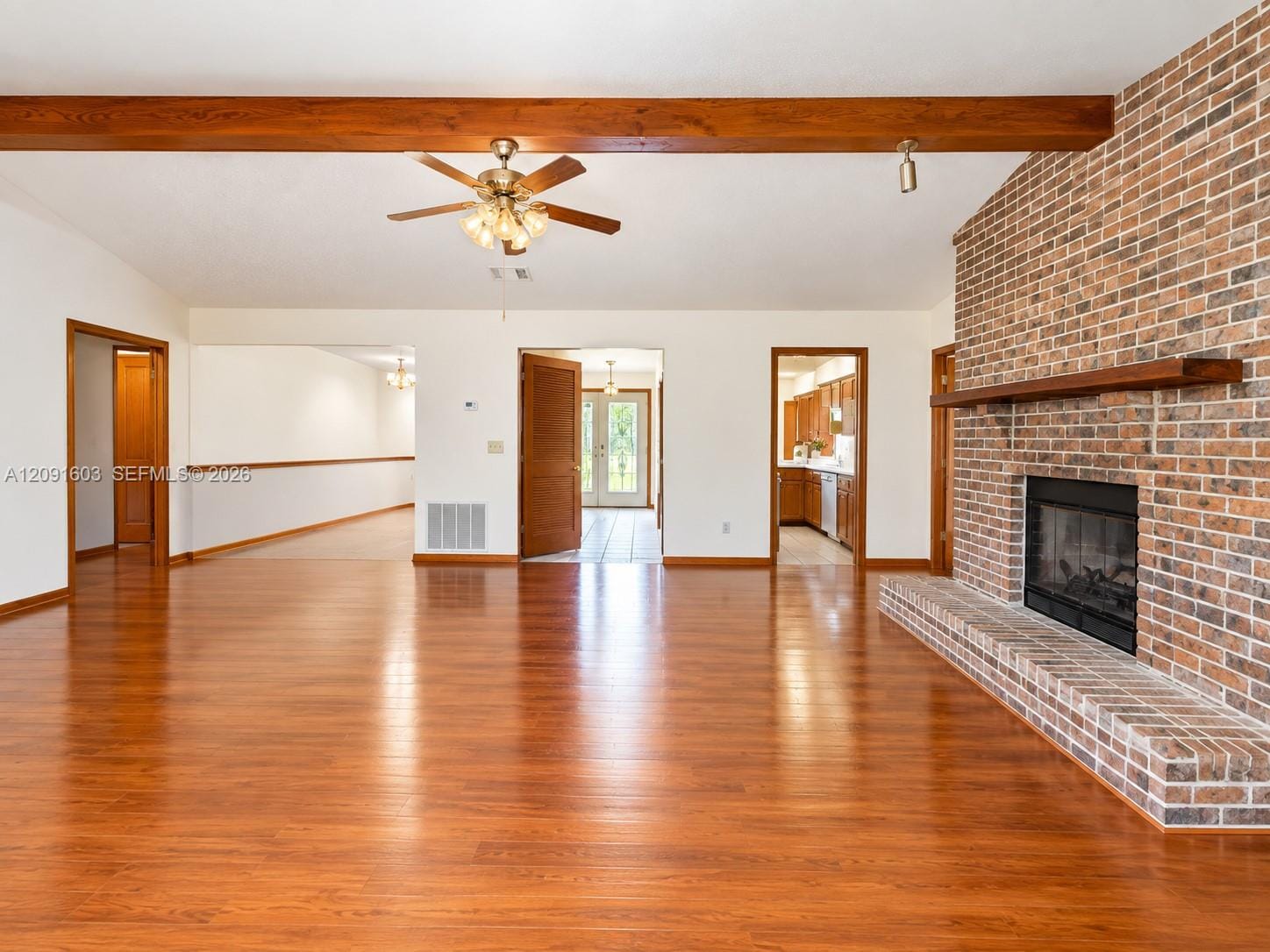 525 Hickory Drive — photo 2
