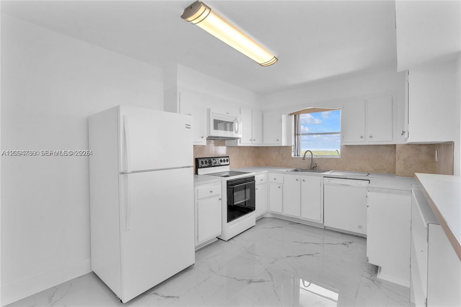 2780 NE 183rd Street 1601 — photo 7