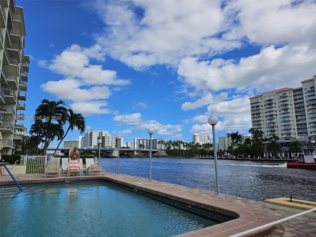 2900 NE 30th Street H3, Fort Lauderdale, FL 33306