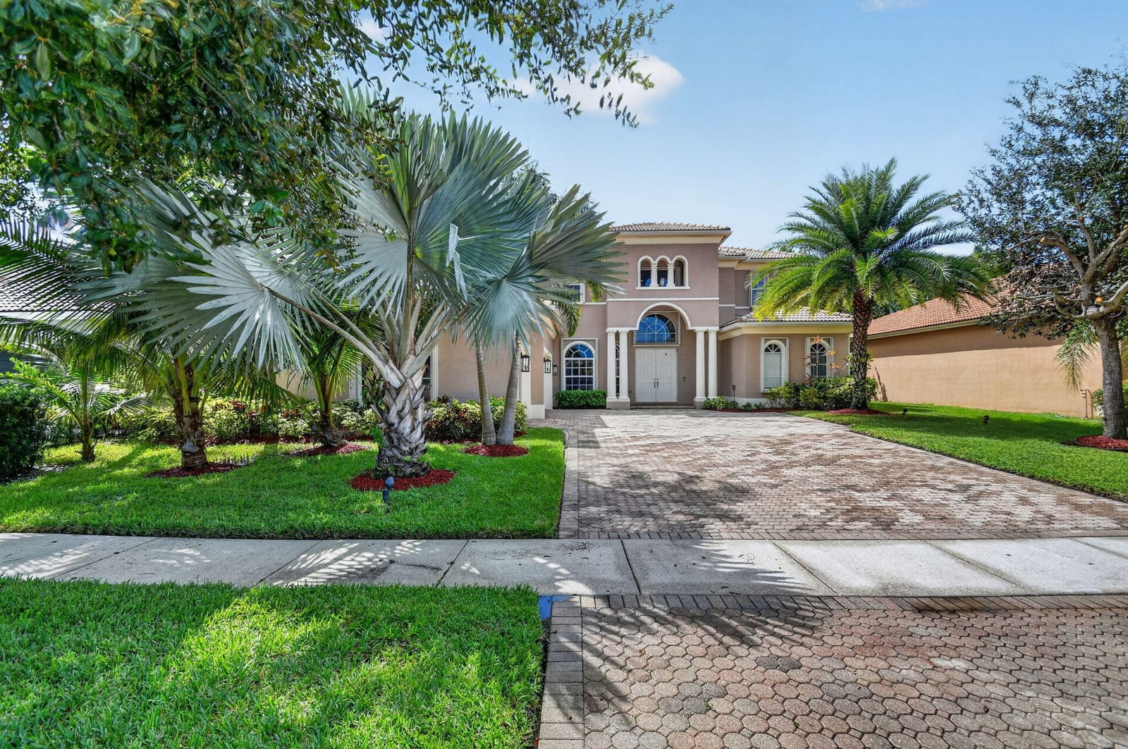 6039 WALNUT HILL Drive — photo 3