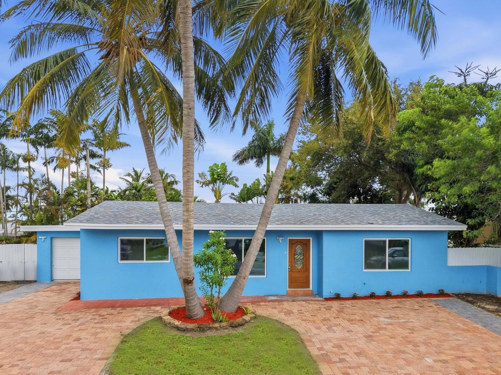 1421 Crest Drive — photo 3