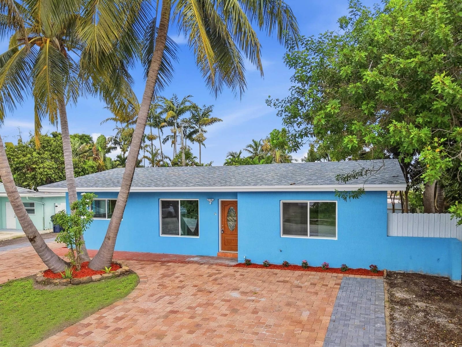 1421 Crest Drive — photo 4