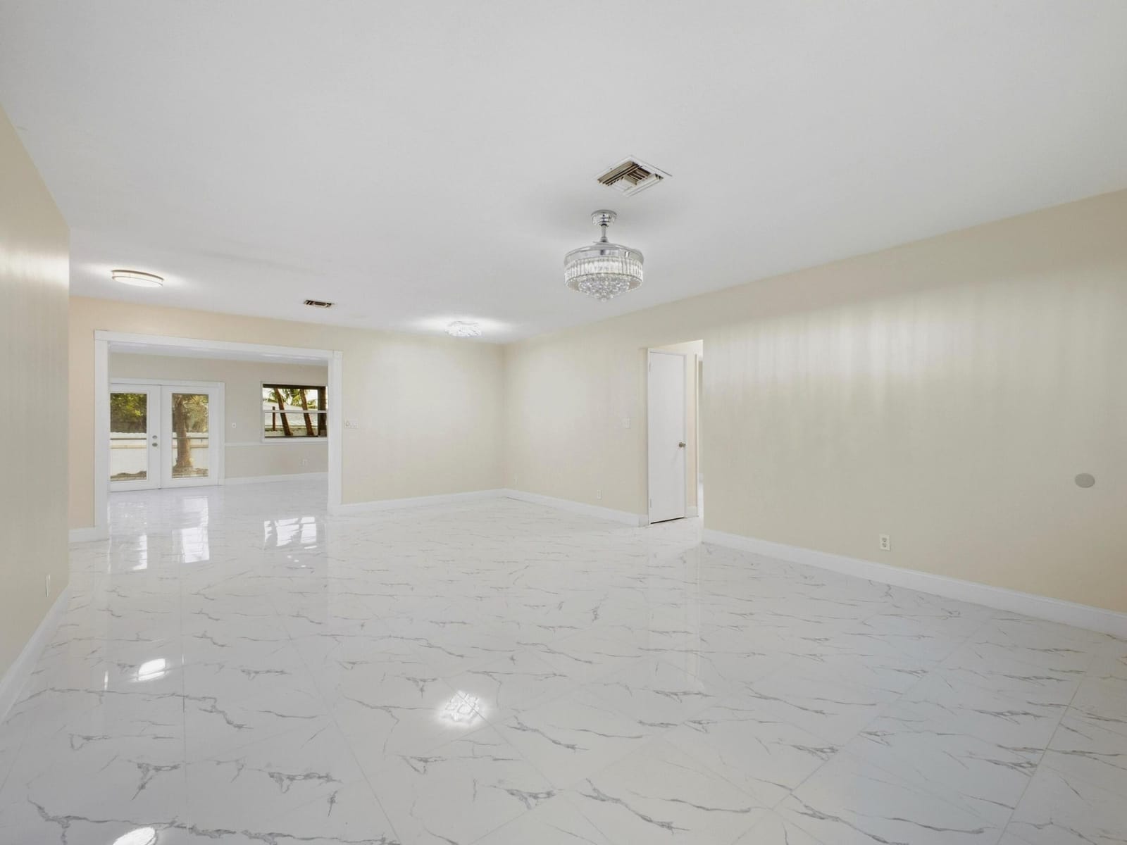1421 Crest Drive — photo 8