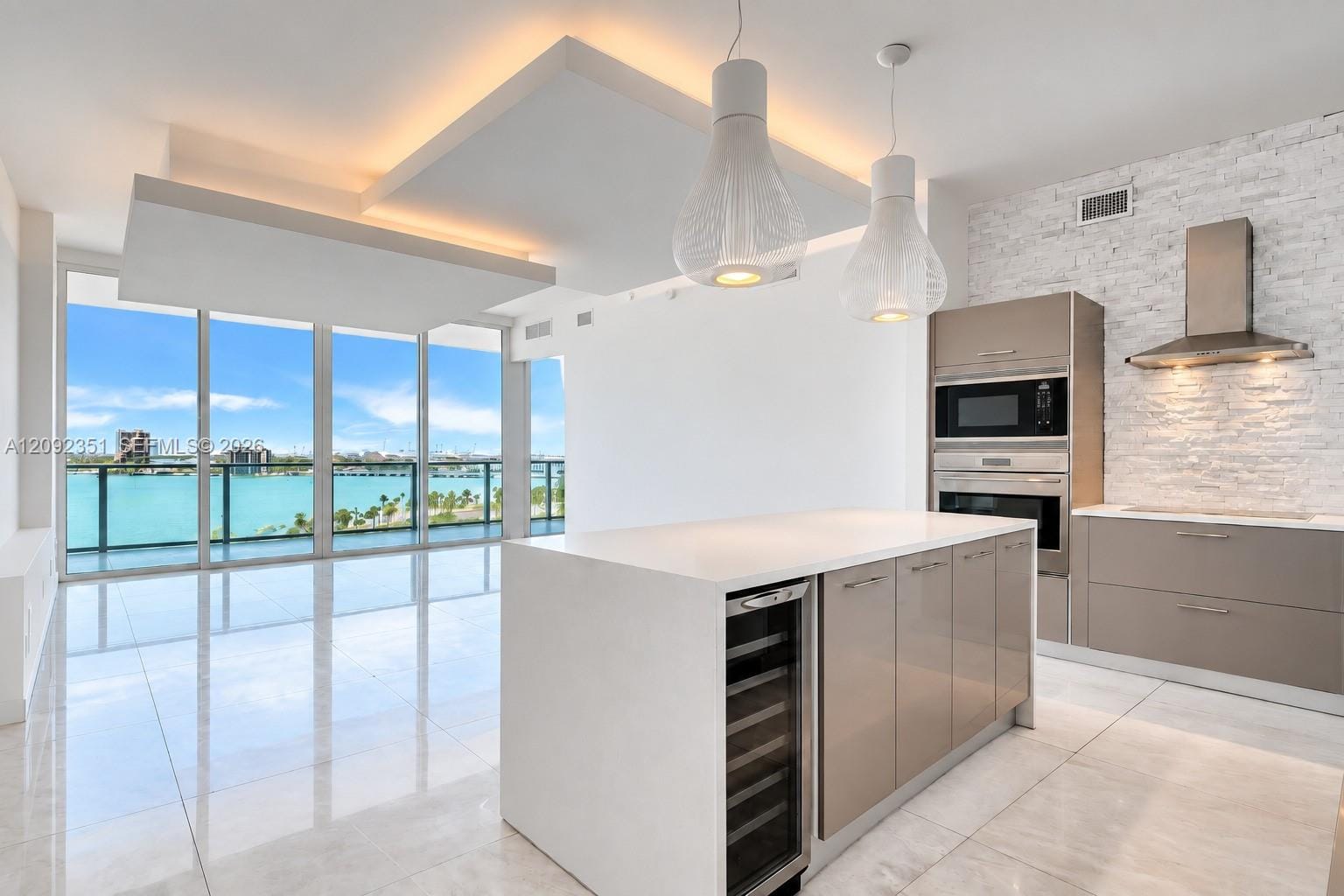 2020 N Bayshore Drive 1006 — photo 9