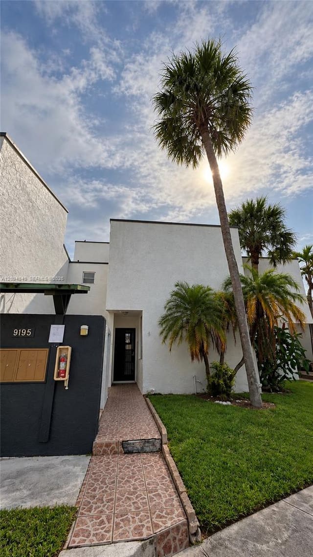 9195 Fontainebleau Boulevard 4, Miami, FL 33172