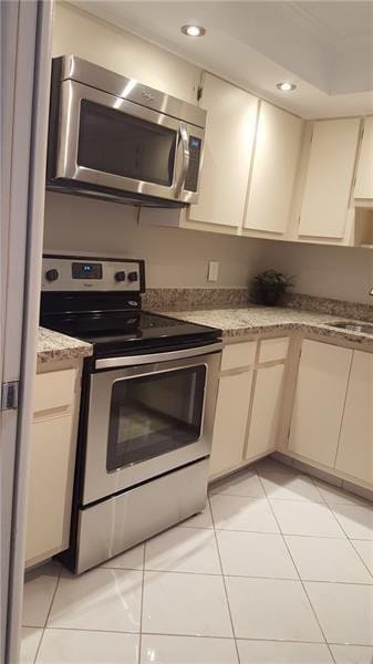 3970 OAKS CLUBHOUSE Drive 310 — photo 2